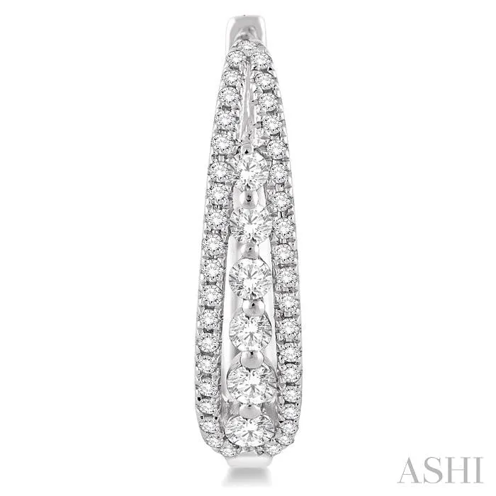 5/8 Ctw Round Cut Diamond Earrings in 14K White Gold