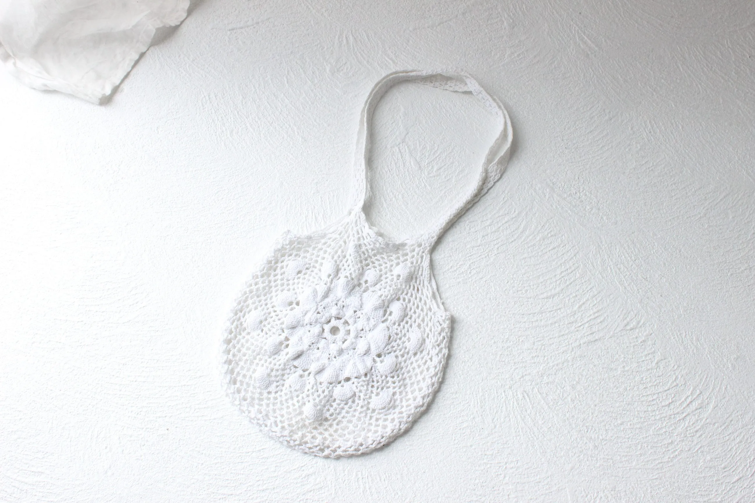 90s White Cotton Crochet Woven Circle Shoulder Bag