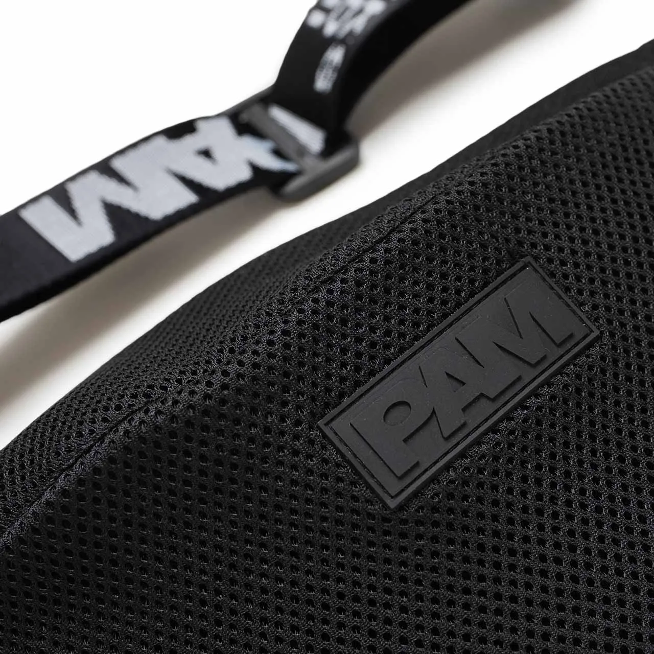 perks and mini luciole shoulder bag (black)