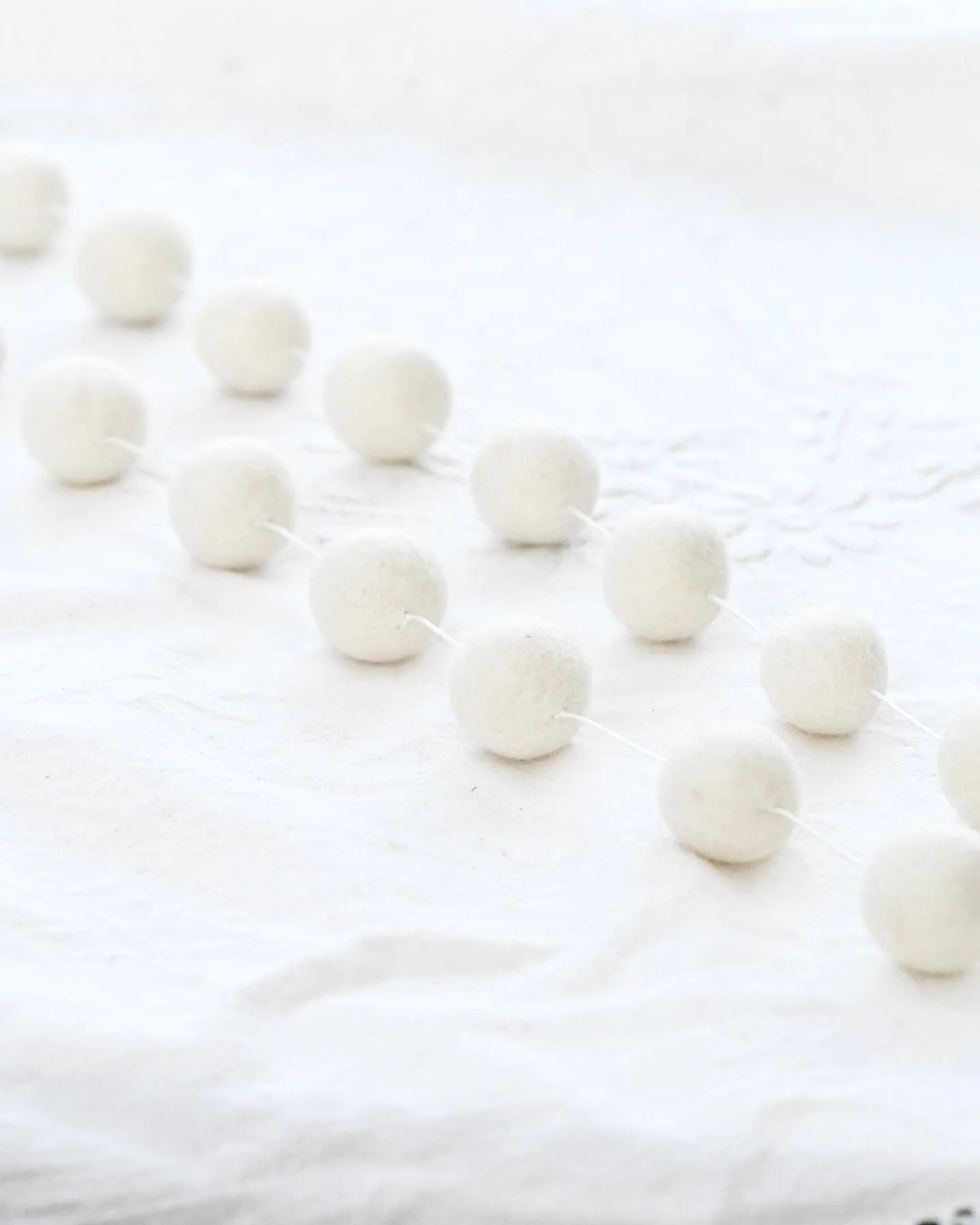 Pompom Felt Ball Garland - White