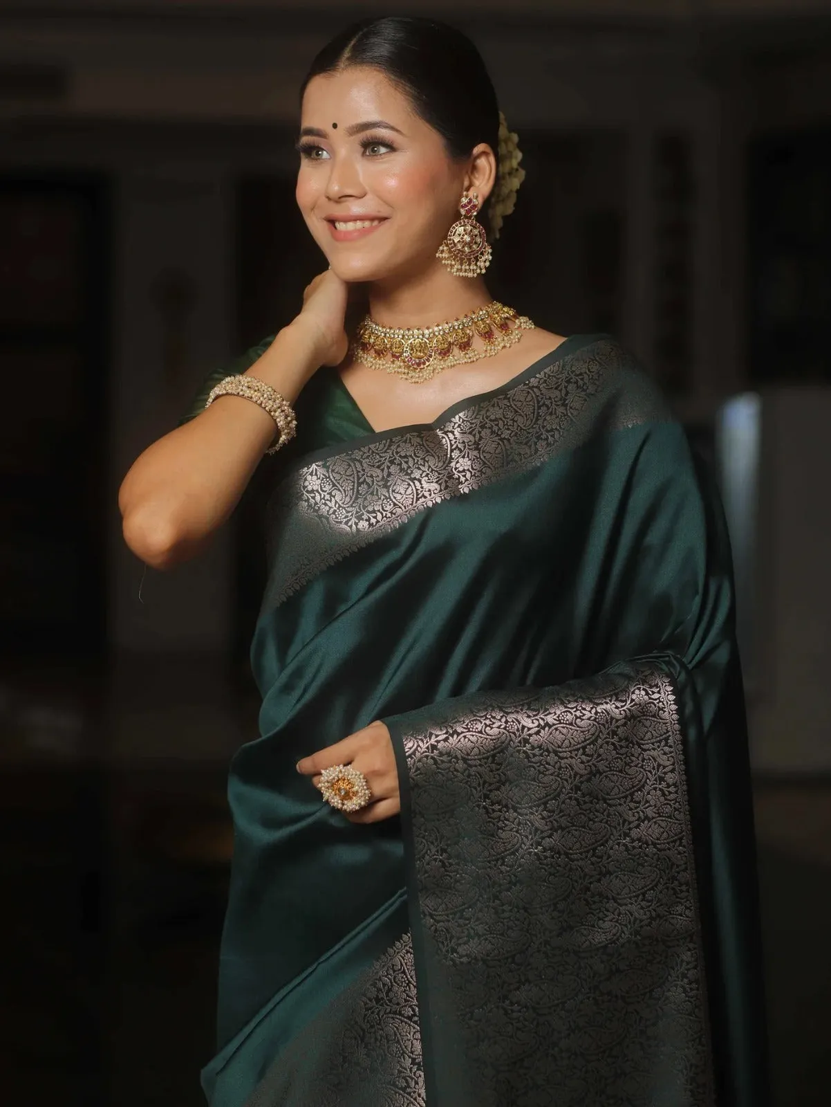 Quixotic Dark Green Soft Silk Saree With Resplendent Blouse Piece