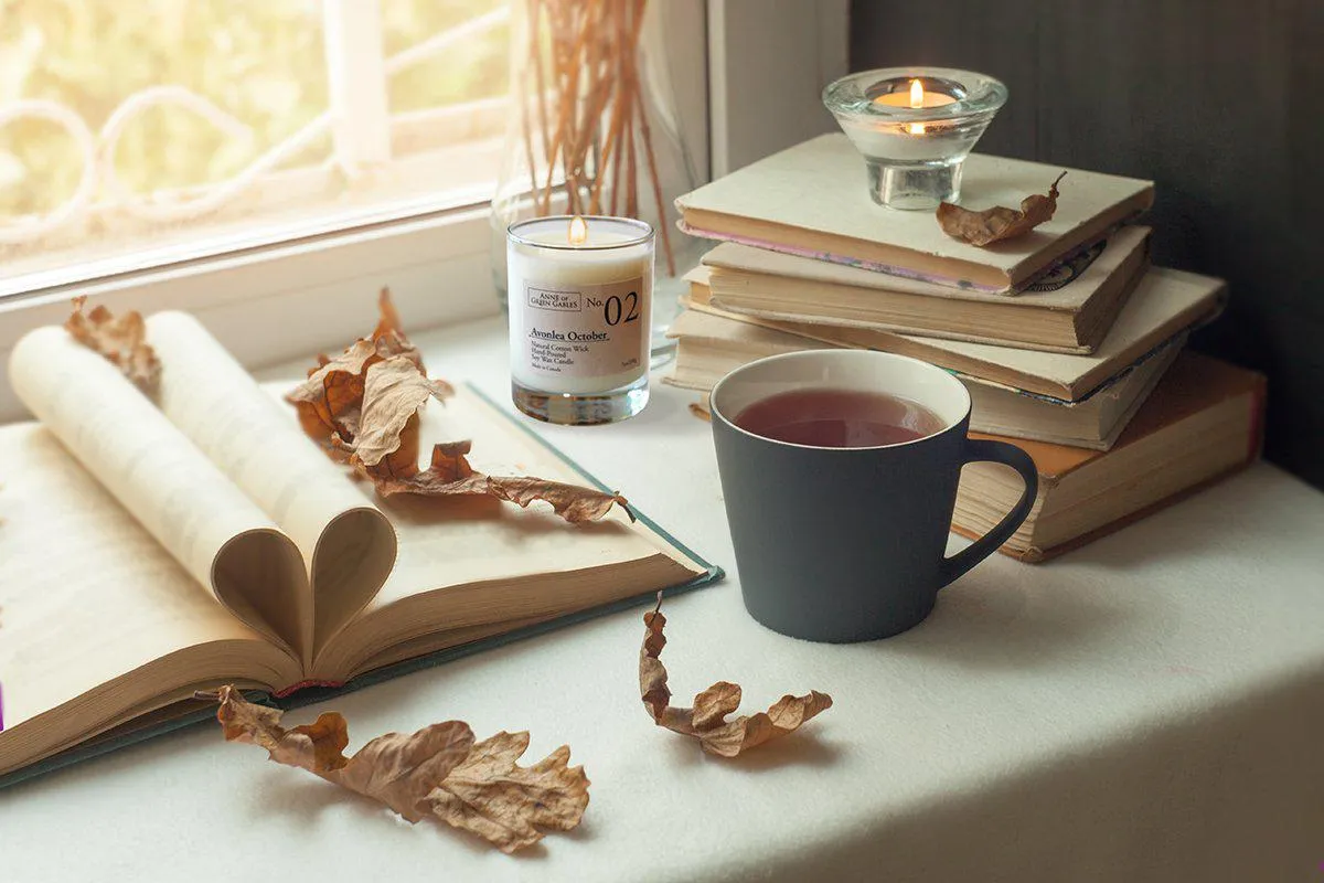 "Avonlea October" Candle