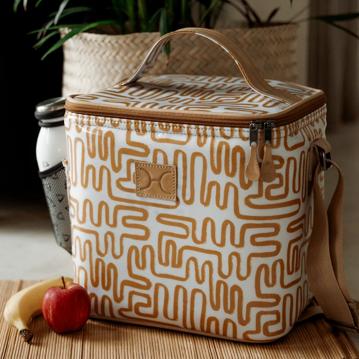 Snack Box Cooler Laminated Fabric Hard Plastic Inner