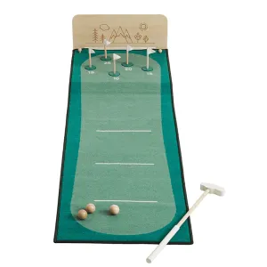 Wonder & Wise Keen Putting Green