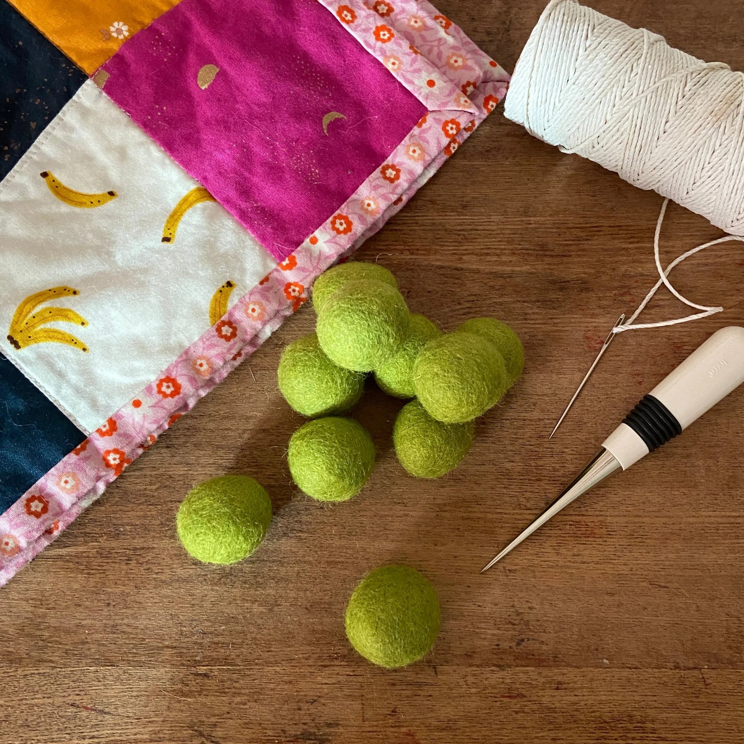 Wool Felt Balls - #30 Moss - Ten 1" Balls, 2.2cm