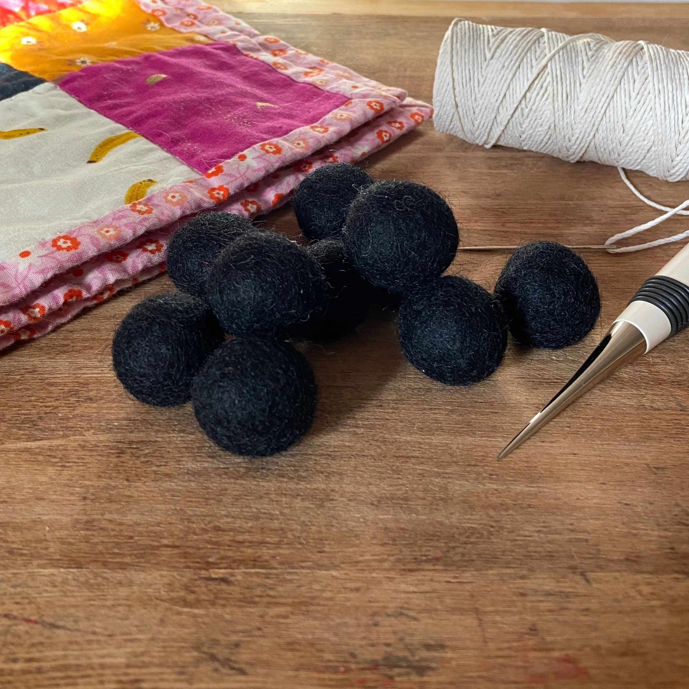 Wool Felt Balls - #6 Kohl - Ten 1" Balls, 2.2cm